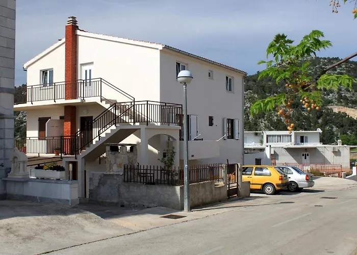 Pensión And With Parking Space Hvar - 8717 3*